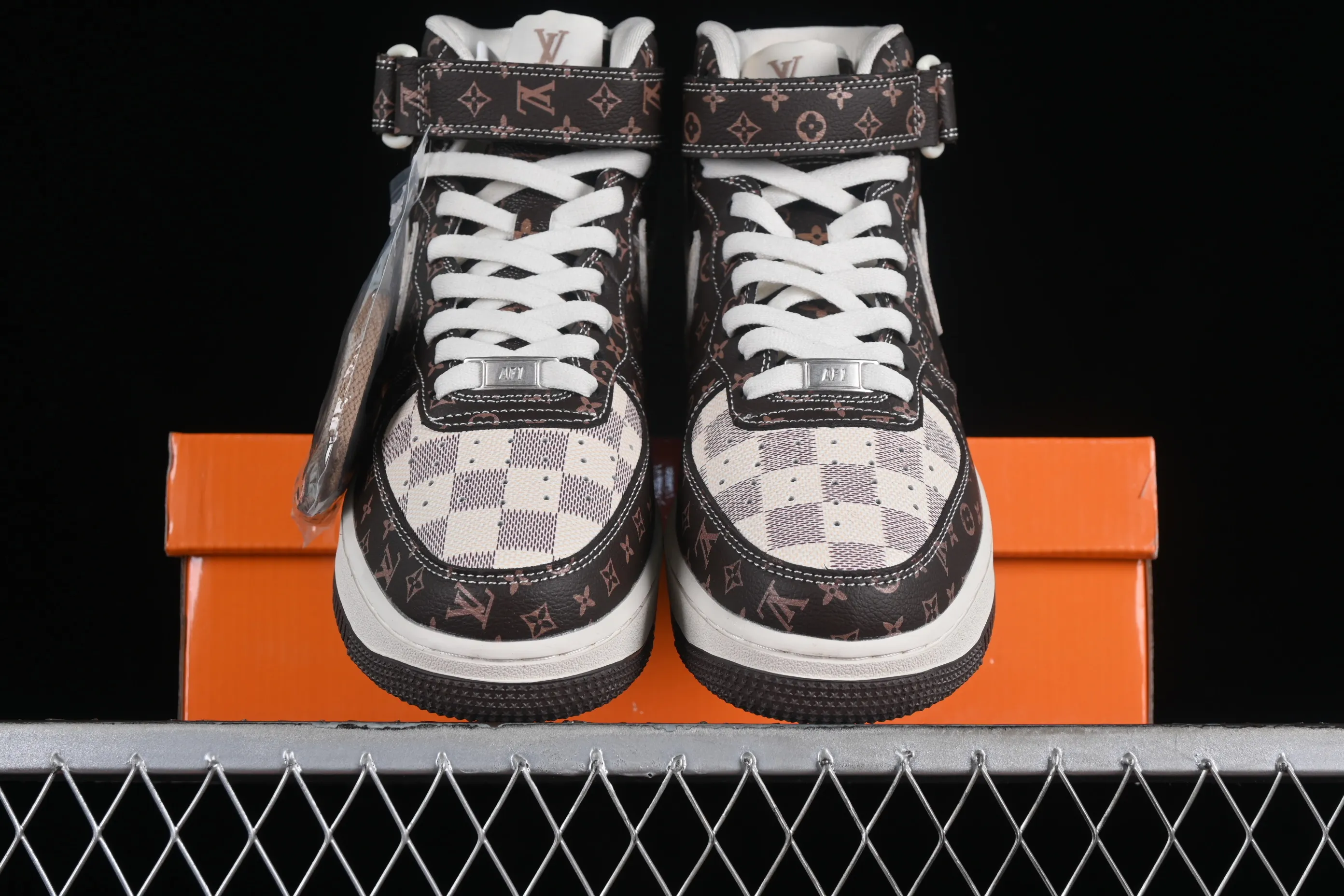 All categories Nk Air Force 1 Air Force series Nk Air Force 1 Mid Air Force mid-top Nk Air Force 1'07 Mid LV joint-classic brown print Air Force 1 mid-top casual sneakers DV0688-200